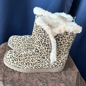 Universal Thread Tan Faux Fur Boots